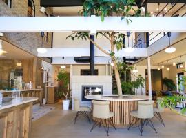 KIIIYA cafe&hostel, готель з парковкою у місті Адзуміно