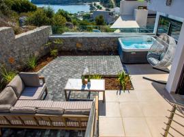 Beach Walk Luxury Suites, apartment in Agios Nikolaos