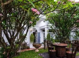 Chiangmai Singharat Road Villa