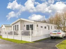 Spacious 8 Berth Luxury Lodge For Hire At Broadland Sands In Suffolk Ref 20033cv