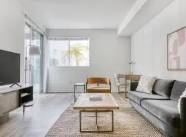 N Hollywood 1BR w Pool Gym nr shops LAX-529