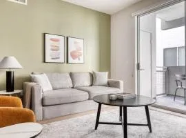 North Hollywood 2br w gym pool bbq nr shops LAX-971