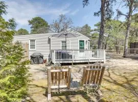 Quaint Wellfleet Cottage - 2 Mi to Coastline!