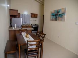 Entire residential home • Trelawny• Smalls Villa, מלון בFlorence Hall