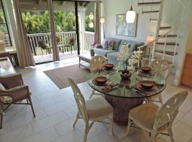 Spacious Townhouse by the beach, hotell sihtkohas Kahuku