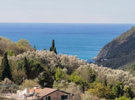 CASA VACANZA IL PORTICO, hotel in Moneglia