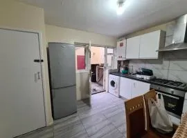 Amazing 5 bed House in Heathrow