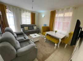 Lefad Apartment-3Bedrooms own compound, casa de campo em Kisumu