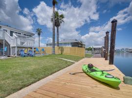 Waterfront Galveston Bay Retreat - 4 Mi to Beach!, hotel with parking in Galveston
