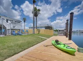 Waterfront Galveston Bay Retreat - 4 Mi to Beach!