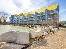 Waterfront Middle Bass Condo with Lake Erie Views!, hotel with jacuzzis in Put-in-Bay