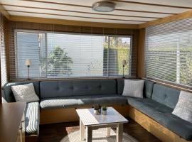 Gezellige STACARAVAN met groot, zonnig terras!