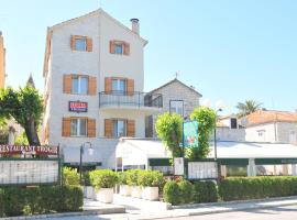 Hotel Trogir, hotel v Trogiru
