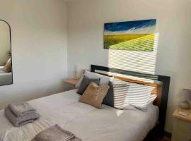 Modern Coastal 2 Bedroom Home to Relax and Unwind, rumah liburan di Heacham