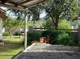 Casas HG - Cabañas sencillas y cómodas en las Sierras - Ideal para trabajar - Cochera - Aceptamos mascotas, hotell i Huerta Grande