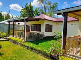 Ilasan cottage., chalet i Tomohon