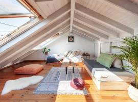 Oliveira Surf House Ericeira, holiday home in Santo Isidoro