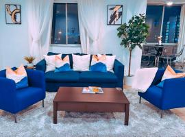 Highrise luxury two bedroom condo in Downtown Atlanta within minutes!!, hótel í Atlanta
