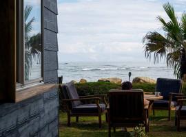 Norm's Place + Waterfront House + Beachfront, nhà nghỉ dưỡng ở Amity Point