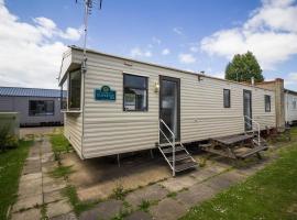 Lovely 8 Berth Caravan At Naze Marine Holiday Park Ref 17012p, hotel with parking in Walton-on-the-Naze