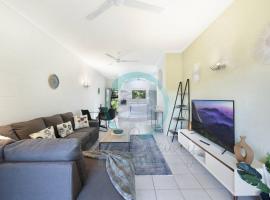 ZEN Westralia: 2-BR Cozy Inner-City Apt Near Shops, hotel na may parking sa Stuart Park