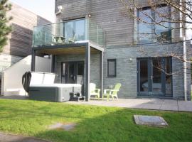 House 10, holiday home in Looe