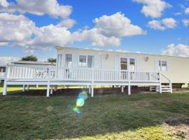 6 Berth Caravan For Hire With Sea Views At Haven Seashore Ref 22087a, campsite in Great Yarmouth