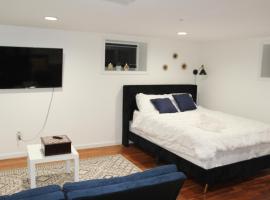 Lovely Private 2 Bedroom Suite near EWR/NYC, huoneisto kohteessa Newark