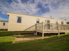 Lovely Caravan With Decking At Manor Park Nearby Hunstanton Beach Ref 23017t, kemping v destinácii Hunstanton