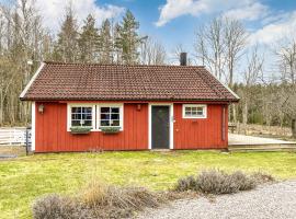 Nice Home In Boxholm With Kitchen, hotel en Boxholm
