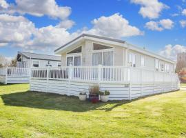 Luxury 6 Berth Lodge With Wifi At Broadland Sands In Suffolk Ref 20011cv, lodge in Hopton on Sea