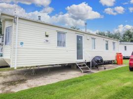 Lovely 8 Berth Caravan For Hire At Broadland Sands In Suffolk Ref 20380bs – hotel w mieście Hopton on Sea