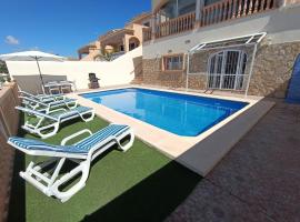 Villa Noemi, con piscina privada, Pension in Calp