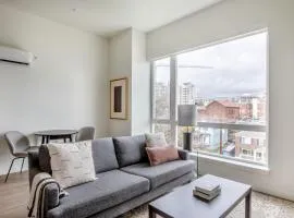 First Hill 1br w gym lounge nr soccer field SEA-543