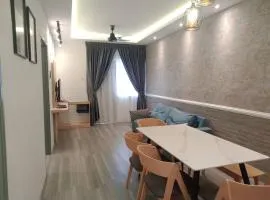 Muslim Homestay blue Adik Aisyah Apartment