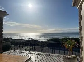 Casa Balena - Gansbaai seafront accommodation, back-up power