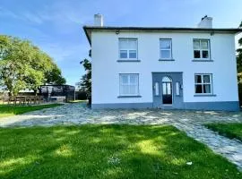 Luxurious Manor House with Sea Views - Sleeps 10