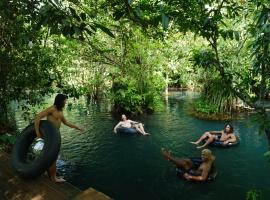 Blu Monkey Pooltara Krabi Hotel & Villas Pet Friendly: Tha Lane Bay şehrinde bir otel