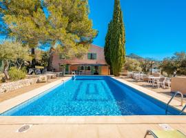 La maison du Rouge Gorge - Charmante maison climatisée avec piscine, hotel in Pontevès