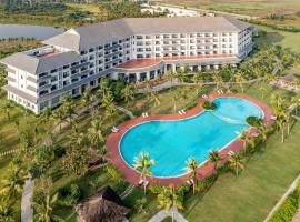 Melia Vinpearl Cua Hoi Beach Resort: Cửa Lô şehrinde bir aile oteli