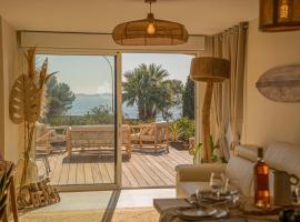 Logement vue mer splendide - situé à 50 mètres du bord de mer et 2 minutes des plages - Bandolina, apartamento em Bandol