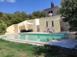 Majestic villa in Borgonuovo with swimming pool, hotel v mestu Collevecchio