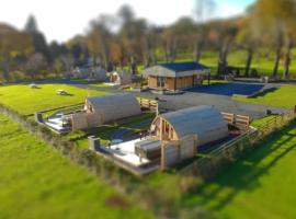 68 Degrees West Glamping, khu glamping ở Brecon