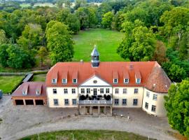 Hotel Schloss Grochwitz (garni) – hotel z parkingiem w mieście Arnsnesta