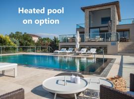 Magnifique villa avec piscine au bord de mer, hotel v destinaci Chorafakia