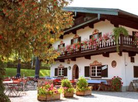 Pension Brucker, hotel i nærheden af Svævebanen Kampenwandbahn, Aschau im Chiemgau