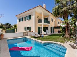 ALTIDO Splendid house with Garden and Pool, hotell med parkeringsplass i Cascais