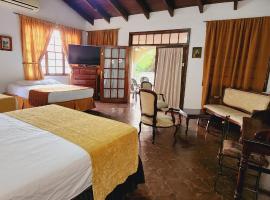 Camila´s Hotel, bed and breakfast en San Pedro Sula