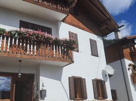 Casa Phoenix Appartamento piano terra immerso nel verde a pochi minuti dalla ciclabile, hotel in Pieve di Cadore