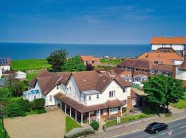 Overcliff Lodge, Mundesley sea view, sleeps 22, hotel a Mundesley